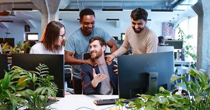 Fröhliche Arbeitnehmer bei HEISAB