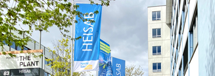 HEISAB Fahnen vor Verwaltungsgebäude
