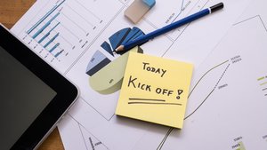 App Projektmanagement Gelbe Notiz: Heute Kickoff