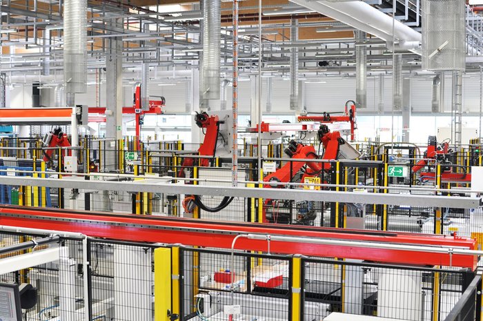 Headerbild: Produktionshalle Branche Automotive